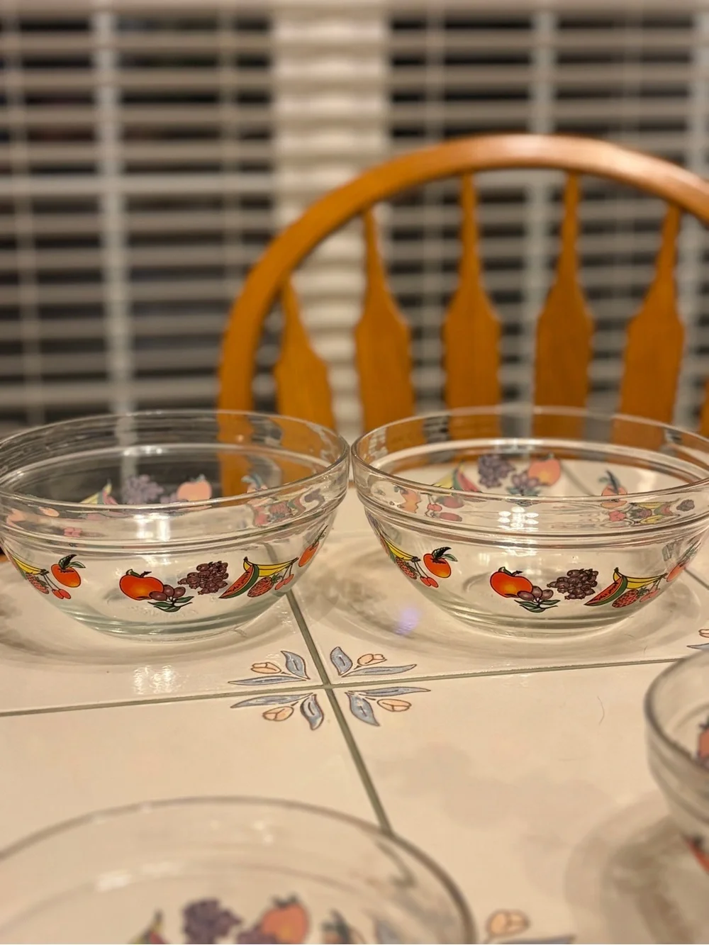 Vintage Imperial 4 Piece Glass Bowl Set Fruit Design Wrapped Around Bowls